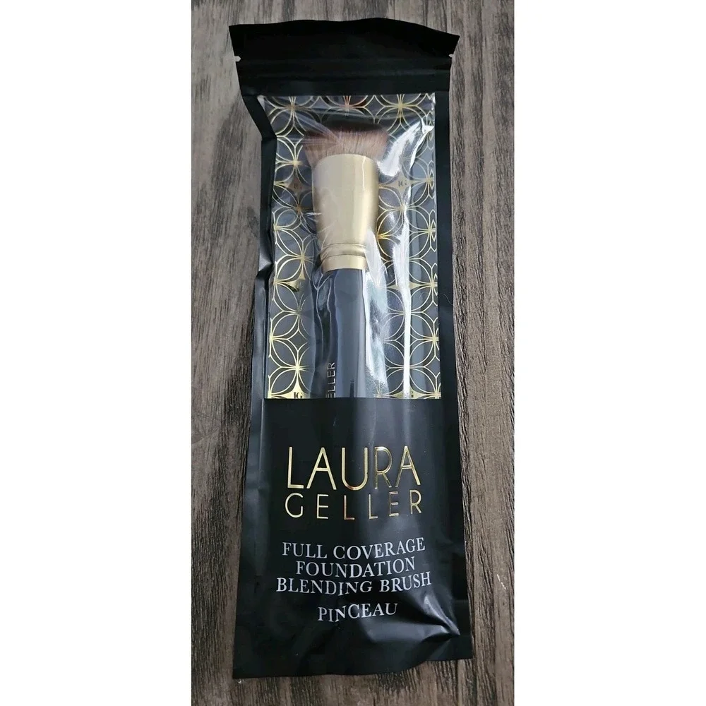 LAURA GELLER Full Coverage Foundation Blending Brush  (NEW)